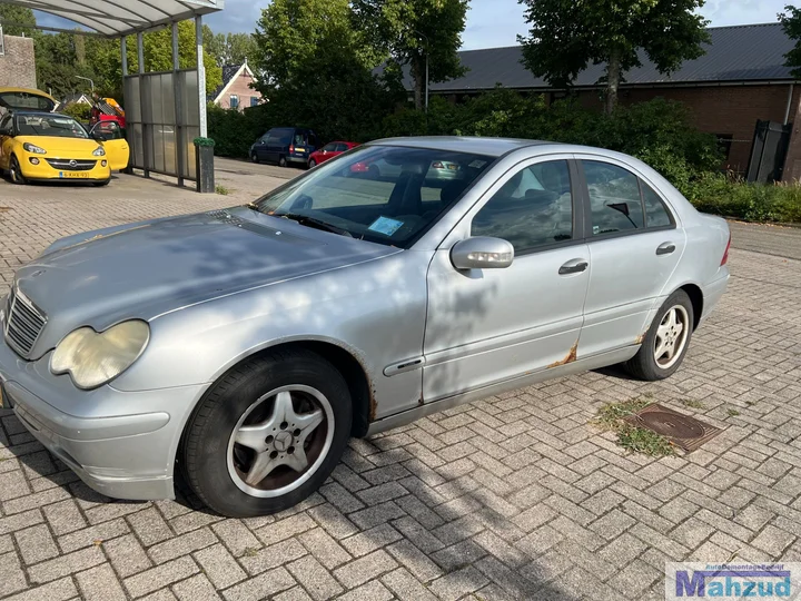 c-klasse-w203-c180-18-zilver-demontage-sloop-onderelen — foto 3