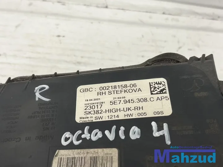 skoda-octavia-4-combi-station-rechts-binnen-achterlicht-2019 — foto 4
