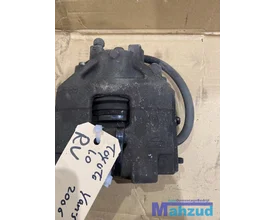 toyota-yaris-2-p9-rechts-voor-remklauw-remtang — foto 3