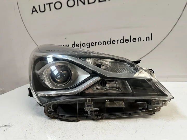 toyota-yaris-3-facelift-koplamp-set-links-en-rechts-2014 — foto 4