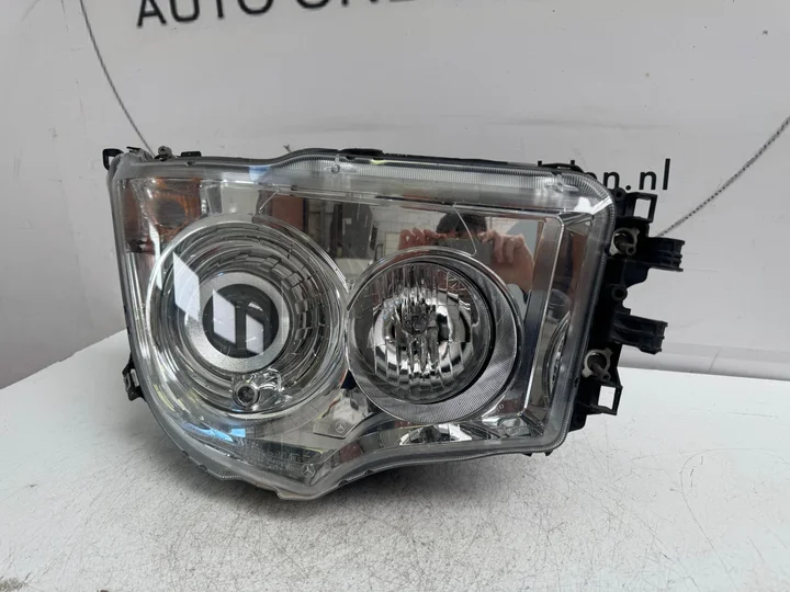 mercedes-actros-xenon-koplamp-rechts-a9608202739 — foto 2