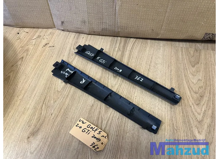 VW GOLF 5 Dashboard delen links rechts 1K0868223 1K0868224