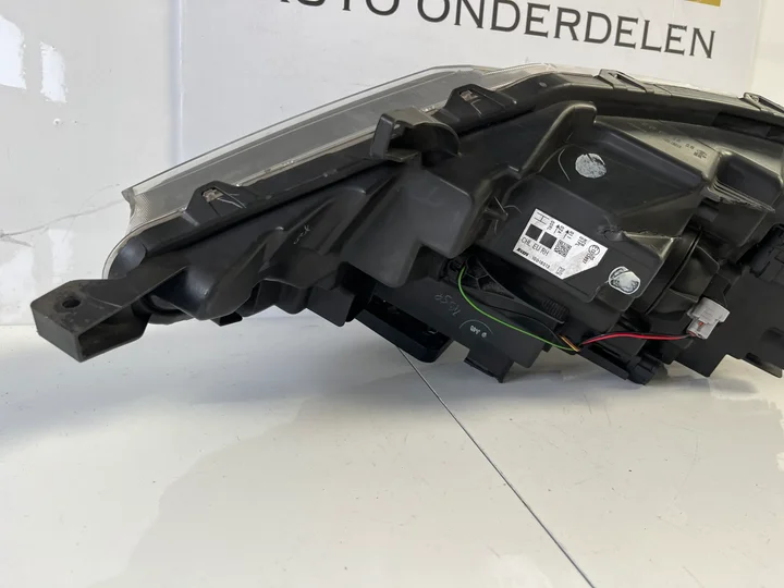 nissan-qashqai-j11-koplamp-led-rechts-10018013-beschadigd — foto 11