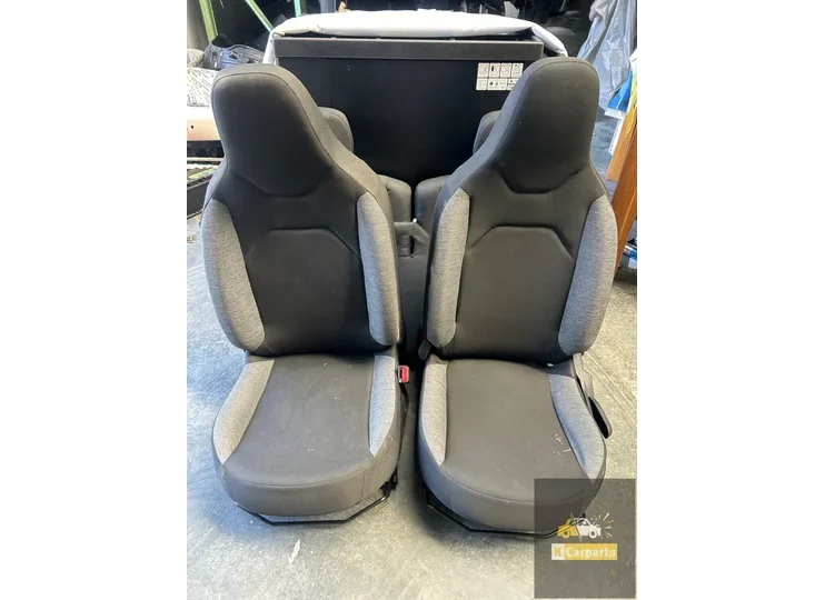toyota-aygo-x-stoelen-set-bekleding-hoogte-verstelbaar