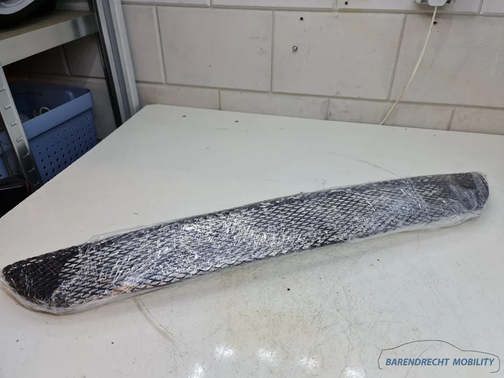 amg-bumpergrille-mercedes-w203-c-klasse-zwart-origineel-gebruikt-gaas-a2038851353 — foto 15