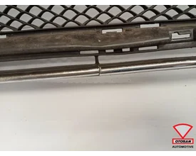 mercedes-c-w205-facelift-bumper-rooster-midden-a2058852501 — foto 2