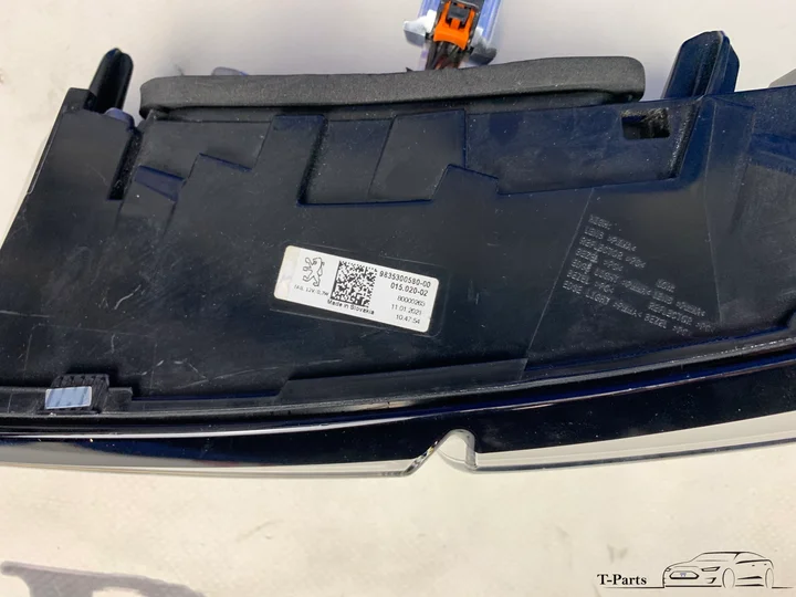 peugeot-308-rechts-achterlicht-kofferklep-lamp-9835300580 — foto 2