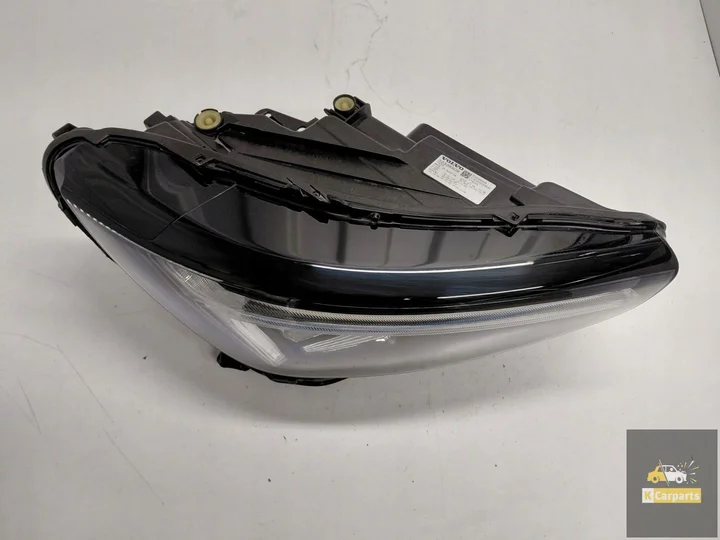 32338909-volvo-xc40-lift-volledig-ledlamp-rechts-ideaal-xc40-lift — foto 2