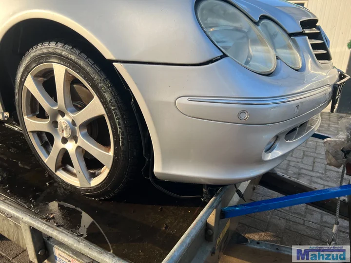mercedes-clk-w209-zilver-744-voorbumper-20022009 — foto 8