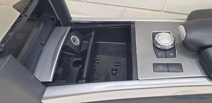 complete-middenconsole-armleuning-idrive-asbak-w212-eklasse-mercedes-origineel-gebruikt — foto 4