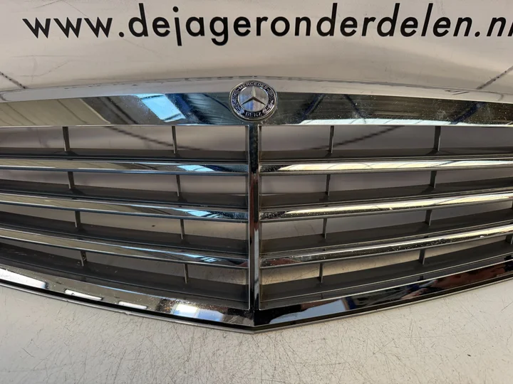 mercedes-c-klasse-gril-grille-a2048801483 — foto 4