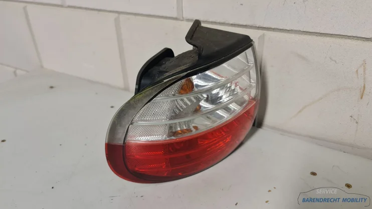 achterlicht-hyundai-h200-h1-links-buiten-origineel-in-nette-staat-gebruikt-1997-2008 — foto 3