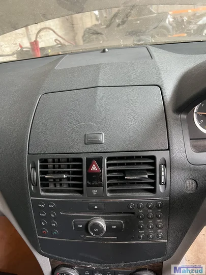 mercedes-c-klasse-w204-inklapbare-groot-scherm-navigatie-radio — foto 4