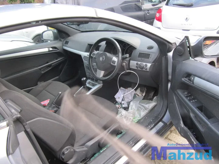 2010-opel-astra-h-twintop-18-demontage-sloop-166 — foto 3