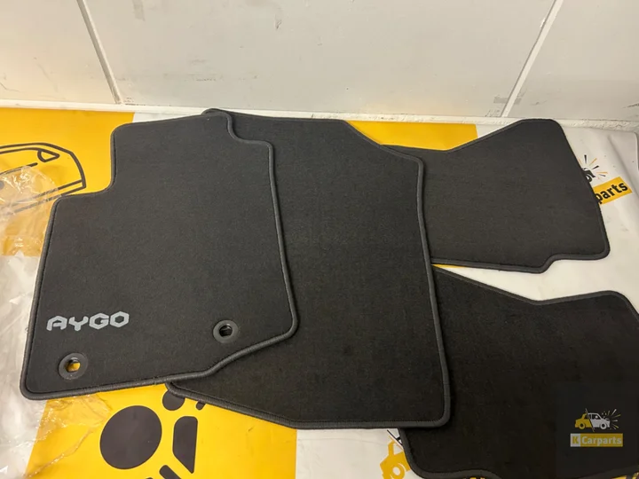 toyota-aygo-mattenset-compleet-nieuwe-origineel-set