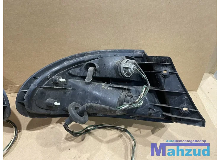 mazda-323-f-5-achterlicht-rechts-links-1994-1998