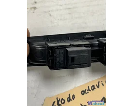 skoda-octavia-4-achterklep-tank-schakelaar-2019-5e3867425a — foto 3