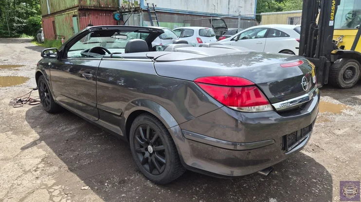 opel-astra-h-twintop-bj-2010-voor-onderdelen-motor-defect — foto 3