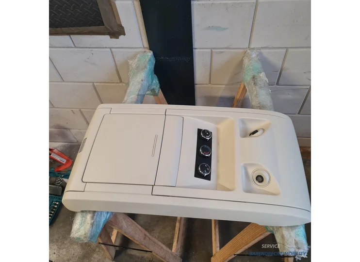 Plafond console Chrysler Grand Voyager  binnenverlichting 5KR87DW1AB opbergvak climate controll achter origineel gebruikt 2008 / 2014