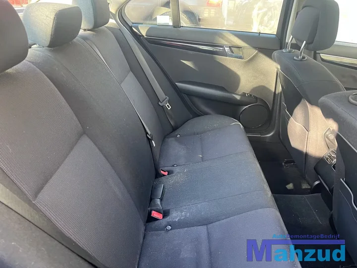 mercedes-c-klasse-w204-interieur-stof-stoelen-bank-20072011 — foto 2