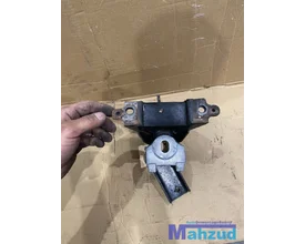 toyota-yaris-2-p9-1kr-versnellingsbak-steun-baksteun — foto 3