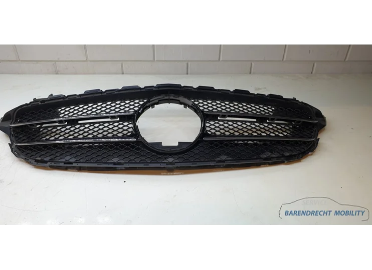 Radiateur grille Mercedes C Klasse W205 A2058803783 grill zwart origineel gebruikt 2014 / 2021