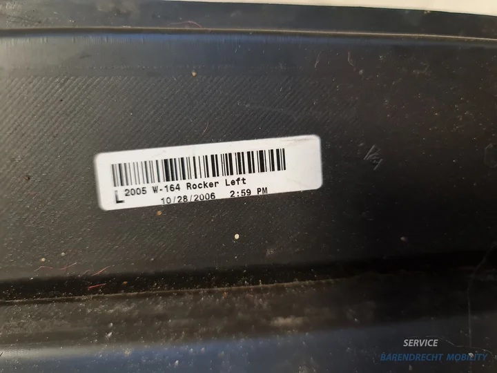 zijskirt-ml-w164-mercedes-sideskirt-dorpel-a1646900140-links-origineel-gebruikt-2006-2012 — foto 14