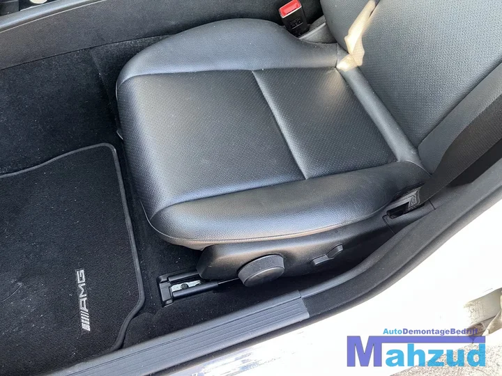 mercedes-c-klasse-w204-zwart-leer-interieur-20112014 — foto 16