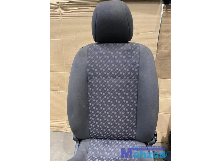 ford-fiesta-4-voorstoelen-bestuurdersstoel-bijrijdersstoel