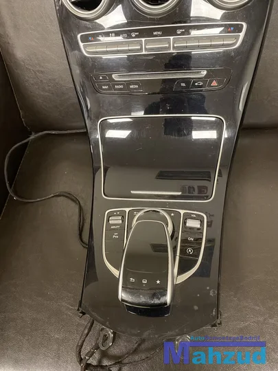 mercedes-w205-c205-r205-c-klasse-middenconsole-zwart-metallic — foto 3