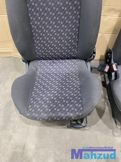ford-fiesta-4-voorstoelen-bestuurdersstoel-bijrijdersstoel — foto 6