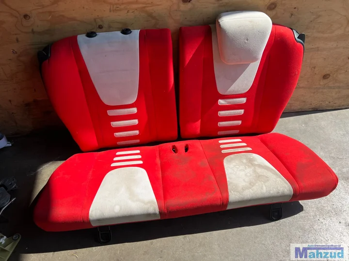 ford-ka-2-rood-interieur-stoel-achterbank-deurpaneel — foto 8