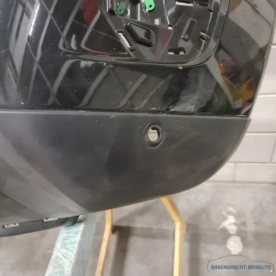 landrover-discovery-sport-voorbumper-voor-bumper-zwart-met-origineel-goede-staat-gebruikt-grill-bumpergrill-grille-2014-2015-2016-2017-2018-2019-2020-barendrecht-mobility-service — foto 7