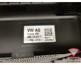 vw-touareg-2018-luchtfilterhuis-motor-afdekplaat-4m0133837f — foto 3